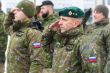 Záverečný slávnostný nástup delostrelcov na základni v Adaži