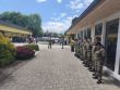 Branno-športový deň s čiernymi baretmi